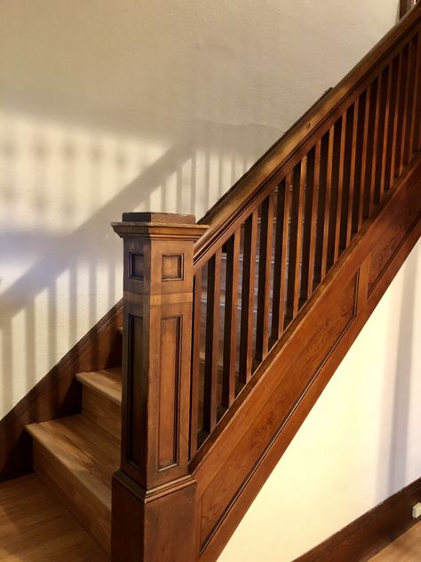 Traditional Wood Staircase, Craftsman Style Banister, Victorian Wooden Staircase, Craftsman Staircase Railing, Open Wood Staircase, Wood Stair Banister, Victorian Oak Staircase, Traditional Wooden Staircase, Vintage Staircase Ideas