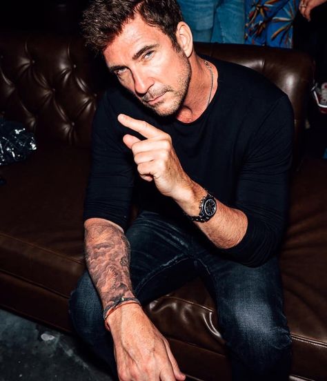 Dylan Mcdermott, Hot Actors, Perfect Man, Male Beauty, Workout Videos, Mens Hairstyles, Tv Shows, Actors, Celebrities