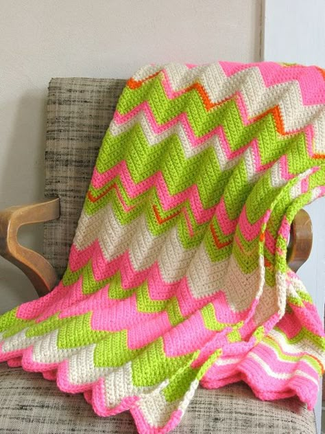 Crochet Neon Zigzag Crocheted Afghans, Crocheted Blanket, Confection Au Crochet, Crochet Blanket Afghan, Crocheted Blankets, Cute Blankets, Crocheting Ideas, Blanket Ideas, Manta Crochet