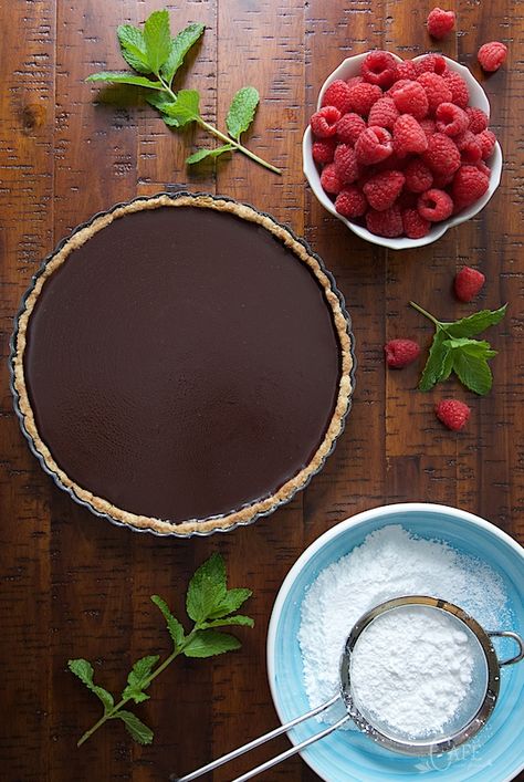 French Chocolate Tart with Brown Butter Crust - the real deal! It's super simple, super decadent, authentically French and probably the best chocolate dessert you"ll ever meet! Bbq Dessert, Butter Crust, Best Chocolate Desserts, Pie Pops, French Chocolate, French Desserts, Pie Tart, Chocolate Dessert, Think Food