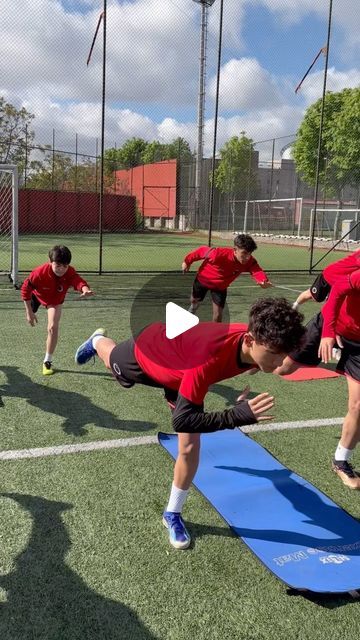 Emir DUMAN | INJURY PREVENTION FOR U-14 TEAM 🏥⚡️💪  👉 @emirthecoach   #athleticperformance #strengthandconditioning #sportsperformance #at... | Instagram Conditioning Workouts Soccer, Soccer Mobility, Soccer Workouts For Kids, Soccer Conditioning Workouts, Football Drills For Kids, Sports Team Building, Football Workouts Training, Coordination Exercises, Football Training Drills