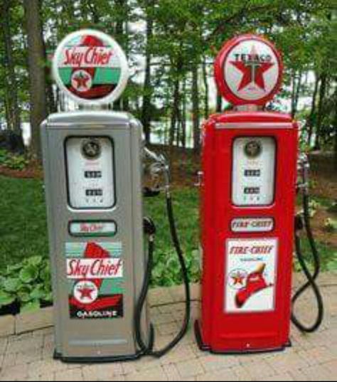 1950's Texaco Gas Pumps 70s Gas Station, Country Stores, Texaco Vintage, Old Gas Pumps, Vintage Gas Pumps, Pompe A Essence, Station Service, Trailer Living, Old Gas Stations