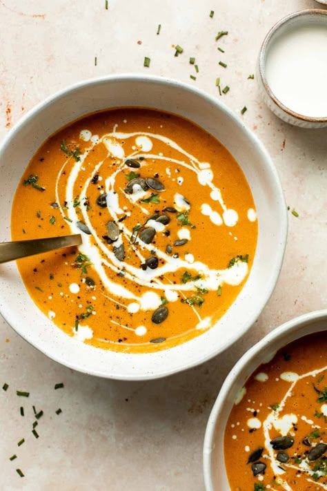 30 Blender Soup Recipes - Ahead of Thyme Creamy Roasted Tomato Soup, Carrot And Ginger Soup, Healthy Soup Vegetarian, Blender Soup, Roasted Carrot, Comfort Soup Recipes, Ginger Soup, Onion Vegetable, Roasted Tomato Soup