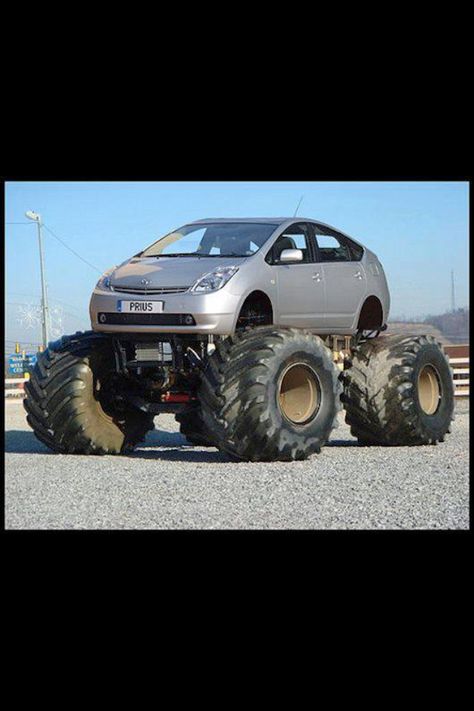 Prius 4x4 Prius Jokes, Toyota Prius Hybrid, Car Memes, Funny Lol, Toyota Prius, Car Humor, Monster Truck, Funny Stories, Funny Photos