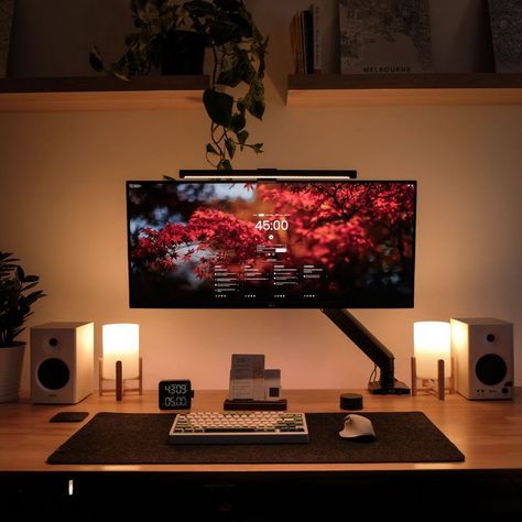 Minimal Desk Setup, Studio In Casa, Minimal Desk, Minimalist Home Office, Computer Desk Setup, Home Studio Setup, Video Game Room Design, Desktop Setup, Desk Setups