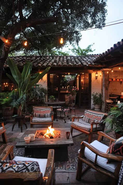 15 Tips to Achieve the Perfect Mexican Farmhouse Decor – Everyday Inspo Hacienda With Courtyard, Mexico Inspired Patio, Mexican Style Ranch Home, Mexican Ranch Style Homes, Mexican Inspired Sunroom, Mexican Farmhouse Decor Hacienda Style, Mexican Cabin, Mexican Rancho Aesthetic, Mexican Restaurant Outdoor Patio