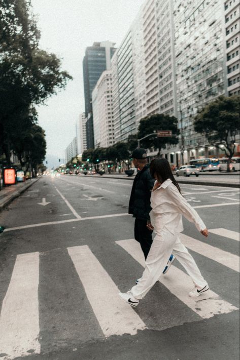 Pre Wedding Street Style, Downtown Couple, City Couple, Courthouse Wedding, Couple Outfits, Engagement Photoshoot, Pic Ideas, Engagement Photo, Pre Wedding