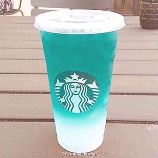 Blueberry acai refresher/ blue mountain crush with lemonade! ig: @/soap.fia Menu Starbucks, Copo Starbucks, Starbucks Hacks, Star Bucks, Secret Starbucks Drinks, Starbucks Secret Menu Drinks, Starbucks Coffee Drinks, Starbucks Menu, Yahoo Answers