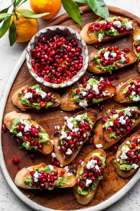 Pomegranate Salsa, Holiday Brunch Recipes, Dishing Out Health, Avocado Toasts, Christmas Brunch Recipes, Thanksgiving Brunch, Fest Mad, Fall Brunch, Holiday Brunch