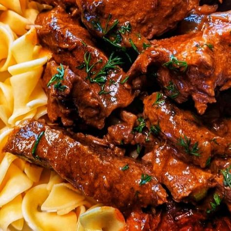 Austrian Goulash - Jamil Ghar Austrian Goulash, Boneless Short Ribs, Goulash Recipes, How To Cook Beef, German Recipes, Caraway Seeds, Mashed Cauliflower, Goulash, Fresh Dill