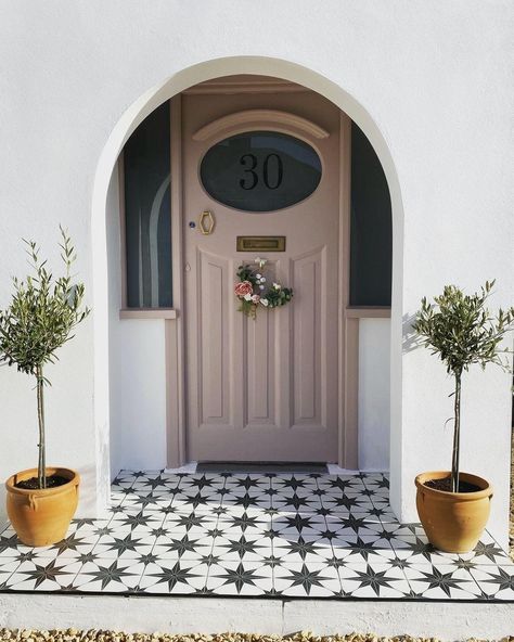 Black And White Hall Floor Tiles, Tiled Doorstep, Tiled Front Door Step, Tile Front Porch Entrance, Doorstep Tiles, Tiles Entrance, Art Deco Floor Tiles, Tiled Porch, Porch Tiles