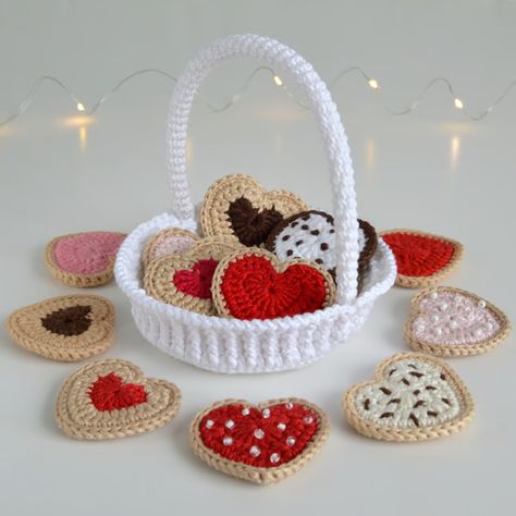 DIY PDF crochet pattern Cookies Hearts in a basket for Valen - Inspire Uplift Valentine's Day Crochet, Memorial Beads, Crochet Valentine, Crochet Unique, Sweet Decoration, Confection Au Crochet, Knit Projects, Valentines Crochet, Crochet Food