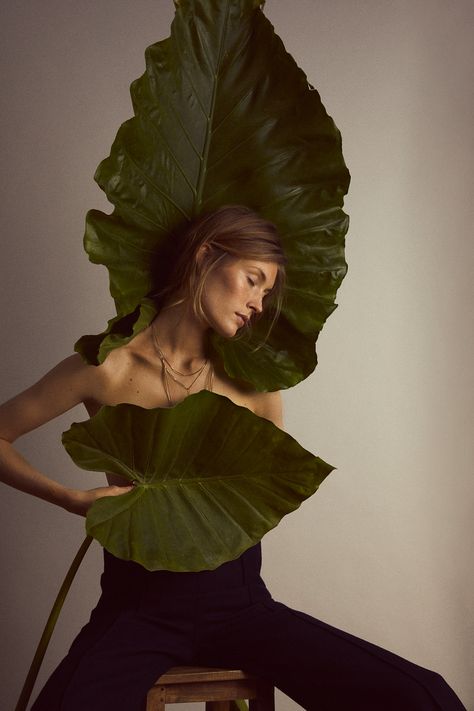 Women Self Portrait, Vogue Portugal, Concept Photography, Pose Fotografi, Creative Photoshoot Ideas, Portrait Photography Women, Self Portrait Photography, Creative Portrait Photography, Plant Photography