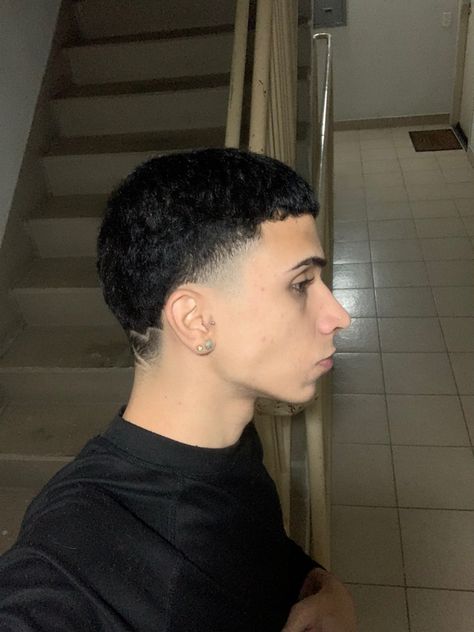 Taper Fade Alto, Men Short Hair Fade, Crew Cut Haircut, Taper Fade Short Hair, Fade Haircut Designs, Low Taper Fade Haircut, Men Fade Haircut Short, Taper Fade Curly Hair, Fade Haircut Styles