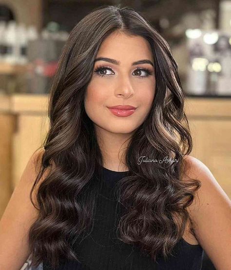 34 Cute & Easy Graduation Hairstyles for Girls Center Hair Part Hairstyles, Hair Styles For Graduation Photos, Mid Partition Hairstyle, Center Part Hairstyles Medium, Graduation Day Hairstyles, Hair For Graduation Pictorial, Graduation Hairstyles Medium Hair, Hairstyle For Graduation Pictorial, Graduation Hairstyles With Cap