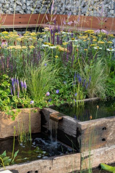 Nurturing Nature in the City Garden by Caroline and Peter Clayton English Garden Pond, Backyard Revamp, Natural Garden Design, Wildlife Garden Design, Nature In The City, Sustainable Garden Design, Sustainable Landscape, Riverside Garden, Garden Details