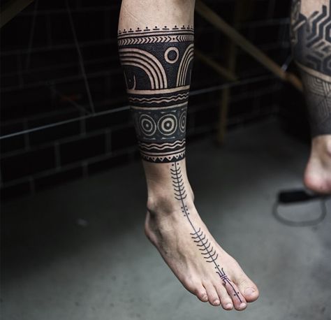 Ankle Band Tattoo, Berlin Tattoo, Armband Tattoos, Blackout Tattoo, Leg Tattoo Men, Arm Band Tattoo, Stylist Tattoos, Calf Tattoo, Maori Tattoo