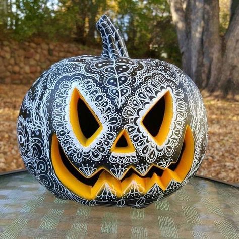 Spooky Ideas, Up Pumpkin, Scary Halloween Pumpkins, Light Up Pumpkins, Pumpkin Drawing, Halloween Pumpkin Designs, Halloween Pumpkins Painted, Skull Pumpkin, Halloween Queen