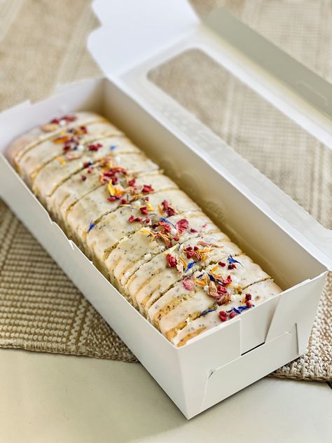 Tea Cake Packaging, Carrot Cake Packaging Ideas, Cake In A Box Ideas, Loaf Packaging Ideas, Loaf Cake Packaging Ideas, Cake Packing Ideas, Loaf Packaging, Cake Wrapping Ideas, Cake Packaging Ideas