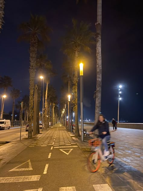 Barcelona Spain Aesthetic, Barcelona Vacation, Europe Beach, Barcelona Aesthetic, Barcelona Street, Barcelona Beach, Spain Aesthetic, Barcelona City, Beach Night