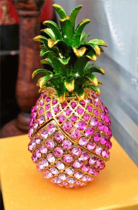 Pineapple Decorations, Pineapple Lovers, Desert Scene, Pineapple Parties, Cobra Snake, Brown Spots Removal, Pineapple Decor, Pink Pineapple, Plate Decor