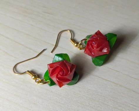 Mini Origami Rose Earrings : 9 Steps (with Pictures) - Instructables Mini Origami, Cardboard Box Crafts, Origami Rose, Origami Jewelry, Diy Bracelets Easy, Diy Origami, Origami Tutorial, Paper Jewelry, Small Rose