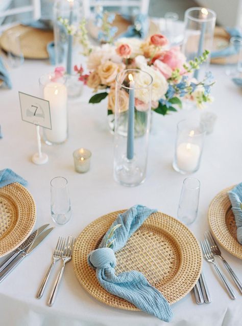 Looking for coastal wedding inspo?  Look no fruther than this classic coastal wedding in summer! Photography: Catherine Band (http://catherineband.com) Cape Cod Wedding Aesthetic, Cape Cod Wedding Decor, Dana Point Wedding, Classic Coastal, Coastal Aesthetic, Cape Cod Wedding, Dana Point, Organic Wedding, Wedding Tables