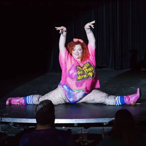 Woman Chronicles Journey To Becoming Plus-Size Dancer After Someone Mistook Her For Burlesque Performer - Comic Sands Plus Size Burlesque, Aerial Skills, Burlesque Performer, Definition Of Beauty, Burlesque Dancer, Old Software, People Reference, Burlesque Costumes, Ginger Snaps