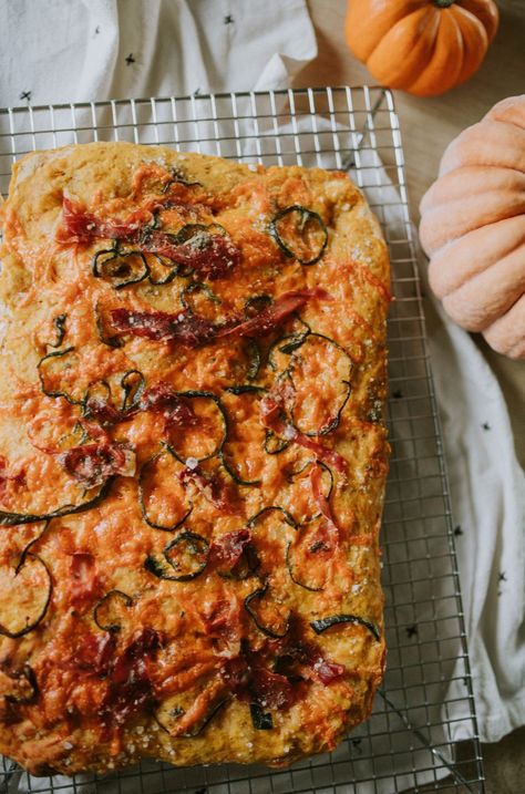 Pumpkin Focaccia, Pasta Pumpkin, Meatloaf Stuffed, Bread Toppings, How To Cook Meatloaf, Savory Pumpkin Recipes, Cozy Weekend, Weekend Dinner, Sweet Peppers