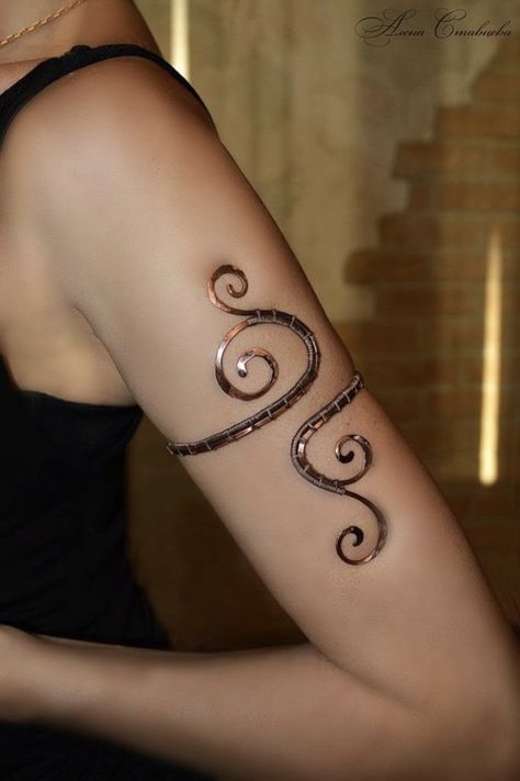 Henna Bracelet, Arm Cuff Tattoo, Arm Band Jewelry, Arm Cuff Jewelry, Cuff Tattoo, Art Final, Arm Cuffs, Arm Bracelets, Arm Tattoos