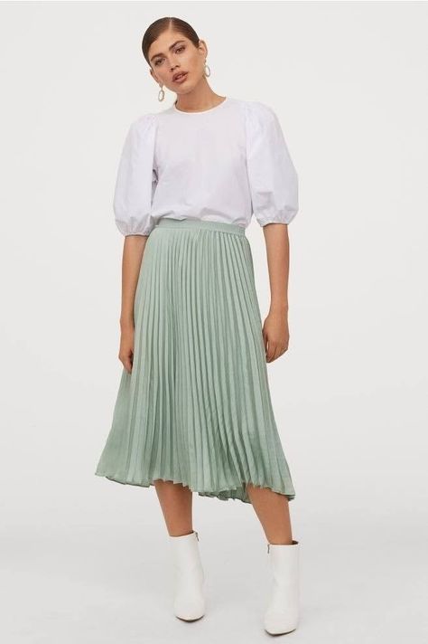 Mint Midi Skirt, Pleated Satin Skirt, Looks Jeans, Calf Length Skirts, Rock Outfit, Satin Skirt, Stripe Skirt, Fancy Outfits, Outfits Casuales