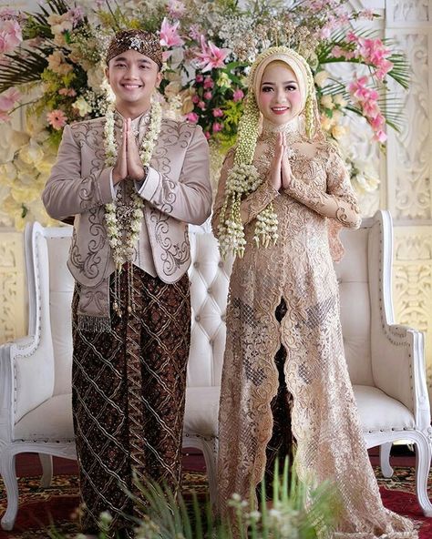 Pengantin Jawa Hijab, Bride Hijab Style, Wedding Dress Hijab, Muslim Wedding Hijab, Bride Hijab, Javanese Wedding, Undangan Digital, Adat Jawa, Nikah Dress