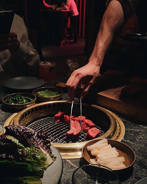 Omakase Aesthetic, Waikiki Aesthetic, Korean Vibe, Japanese Bbq, Korean House, Japanese Steakhouse, Korean Barbecue, Barbecue Restaurant, Restaurant Ideas