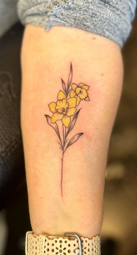 100 Meaningful Daffodil Tattoo Designs - Tattoo Me Now Tattoo Daffodil, Tattoo Colour, Daffodil Tattoo, Tattoo Me, Eyeliner Tattoo, Minimalist Designs, School Tattoo, Old School Tattoo, Color Tattoo