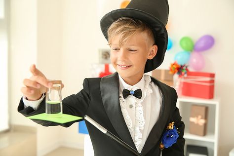 Looking for some easy magic tricks for kids? MomJunction shares such simple tricks that kids can practice and have fun. Easy Magic Tricks For Kids, Magic Tricks Tutorial, Magic Tricks For Kids, Magic Card Tricks, Kids Talent, Cool Magic Tricks, Magic Theme, Easy Magic Tricks, Magic For Kids