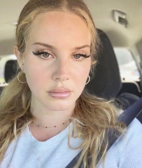 Lana Del Rey Eyelashes, Lana Del Rey Lash Extensions, Lana Del Rey Lashes, Lana Del Rey Eyes, Lana Del Rey Makeup, Shower Makeup, Rey Aesthetic, Lana Del Rey Love, Lana Rey