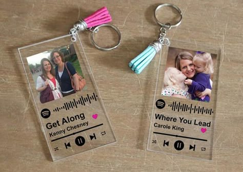 "These Cricut Spotify DIY projects have become pretty popular. They are such a unique and personalized gift idea for any occasion. With Mothers Day approaching, I knew I had to make a Spotify Code Keychain as a personal gift for my mom. Download this free Spotify Code Template below to create your own Spotify Code Keychain with the step-by-step directions below!" Keychain Cricut, Spotify Code Keychain, How To Make Keychains, Keychain Template, Spotify Keychain, Keychain Svg, Cricut Help, Spiderman Svg, Idee Cricut