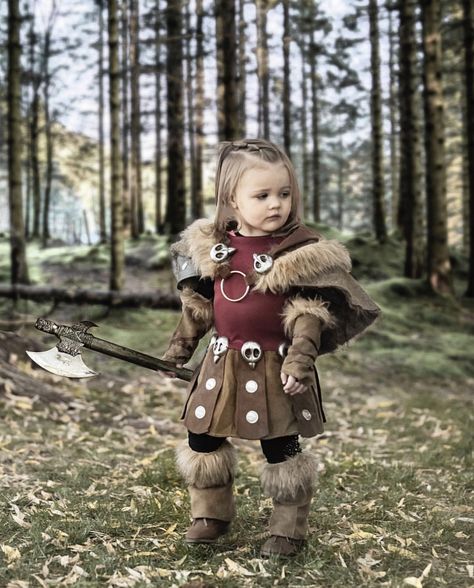 Diy Viking Costume, Kids Viking Costume, Vikings Costume Diy, Costume Chevalier, Diy Girls Costumes, Celtic Costume, Viking Halloween Costume, Vikings Halloween, Viking Party