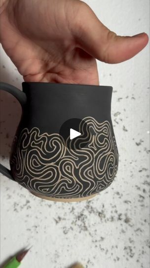 Pottery Sgraffito Ideas, Sgraffito Ornaments, Scrifito Pottery, Pottery Underglaze Ideas, Scrafito Pottery, Sgraffito Designs Easy, Sgraffito Tiles, Underglaze Painting On Pottery, Black Clay Pottery