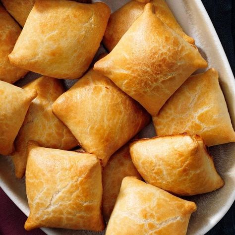 Knish Kinish Recipe Potato, Knish Recipe, Jewish Dishes, Ready Made Pie Crust, Lions Den, Grandma's Recipes, Baked Doughnuts, Hanukkah Food, Jewish Food