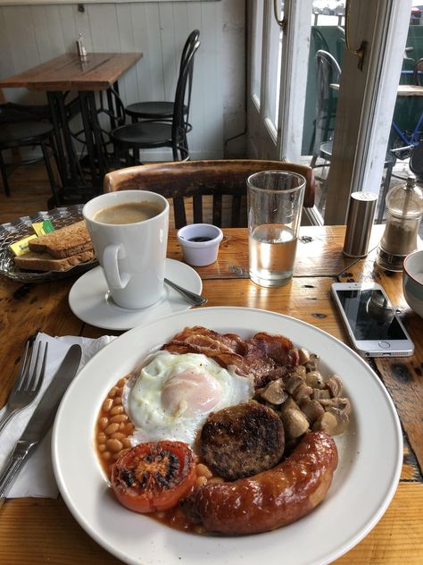 [I ate] Full Irish Breakfast Full English Breakfast Aesthetic, Bibi Aesthetic, What To Have For Lunch, Full Irish Breakfast, Breakfast Diner, Irish Jig, Irish Dishes, Breakfast Yummy, Irish Breakfast