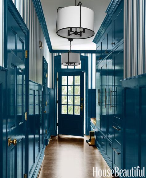 Hallway Luxurious Hallway, Black Hallway, Wainscoting Hallway, Painted Wainscoting, Wainscoting Bathroom, Dining Room Wainscoting, Wainscoting Styles, Hague Blue, North Carolina Homes