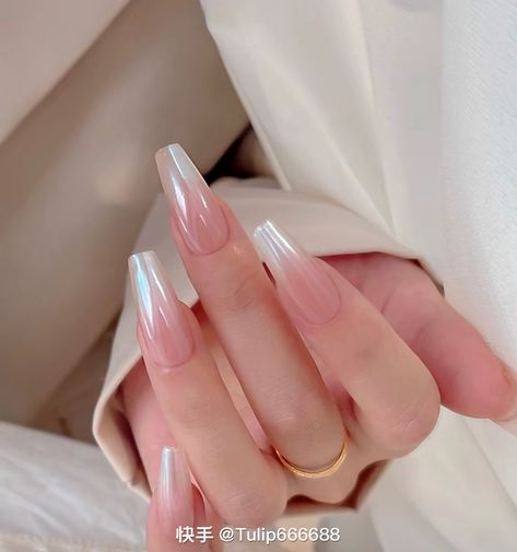 Pearl Chrome Nail, Ombre Nail Design, Ombre Chrome Nails, Pearl Chrome, White Chrome Nails, Elegant Touch Nails, Fake Nails Long, Chrome Nails Designs, Chrome Nail Powder