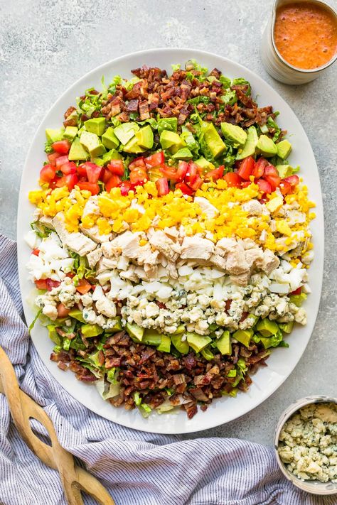 Classic Cobb Salad Recipe Healthy Cobb Salad Recipes, Healthy Cobb Salad, Classic Cobb Salad Recipe, Classic Cobb Salad, Winter Salads, Cobb Salad Recipe, Lunch Salad, Salad Meal Prep, Winter Salad