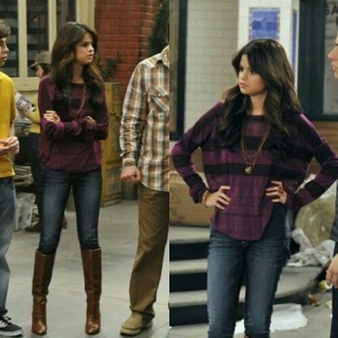 Selena Gomez 2010 Outfits, Victoria Justice Outfits, 2010 Outfits, 2000s Disney, Channel Outfits, Tv Outfits, 2000s Outfit, Selena Gomez Outfits, Alex Russo