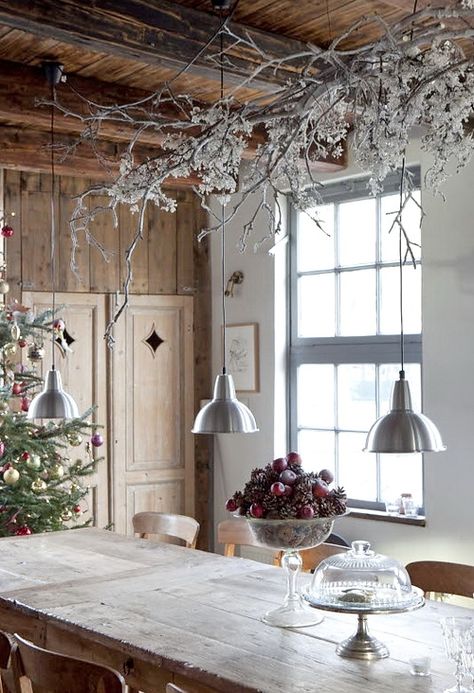 Inspirations Pinterest : décorations de Noël                                                                                                                                                                                 Plus Natal Natural, Scandinavia Design, Christmas Kitchen Decor, Christmas Hanging Decorations, Natural Christmas, Cool Ideas, Christmas Kitchen, Country Christmas, Yankee Candle