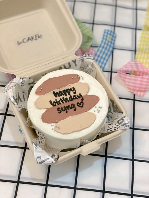 Korean Lunch Box Cake Birthday, Kue Ultah Mini Aesthetic, Kue Bento Cake Aesthetic, Bento Cake Design Aesthetic, Bento Cake Simple, Korean Bento Cake, Bento Box Cake, Cake Korean, Birthday Cake For Boyfriend