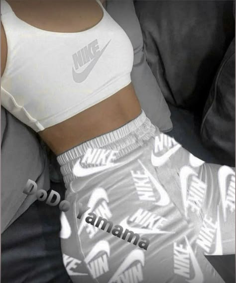 2000s Nike Outfit, Nike Workout Outfits Womens, Nike Outfits Women, Nike Fits Outfits, Nike Clothes Aesthetic, Nike Outfit Ideas, Nike Outfits For Women, Nike Sets, Nike Fits