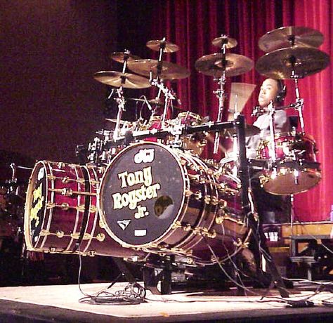 Tony Royster Jr lifted DW kit Drum Cage, Ludwig Drums, Dw Drums, Drums Art, Drum Circle, Drum Solo, Drum Sets, Music Machine, Drum Lessons