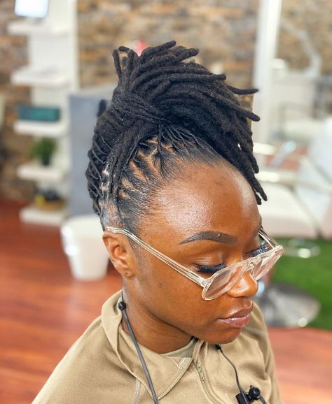 Foxx on Instagram: “A High Side Ponytail With barrel twist . How do y’all feel about this look ? Where would you wear it ? What would you wear with it? Let…” Locs Side Ponytail, Loc Side Ponytail, Ponytail Locs Styles, Dreadlock Styles For Women Updo, Loc Barrel Style, Barrel Roll Locs, Dreads Styles For Women Dreadlocks, Two Strand Loc Styles For Women, Loc Updos For Women